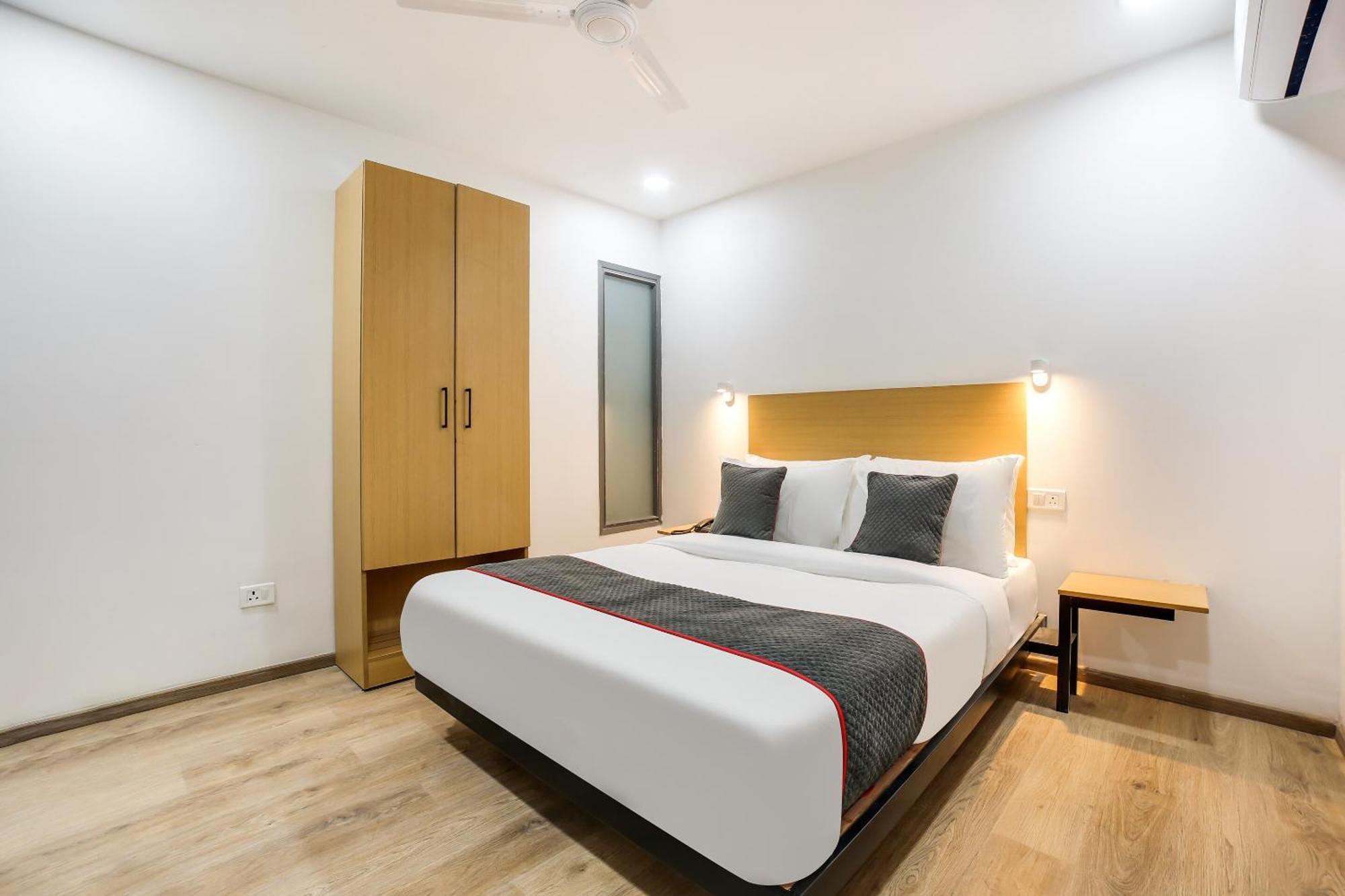 Collection O Ajanta Hotel Нью-Дели Экстерьер фото