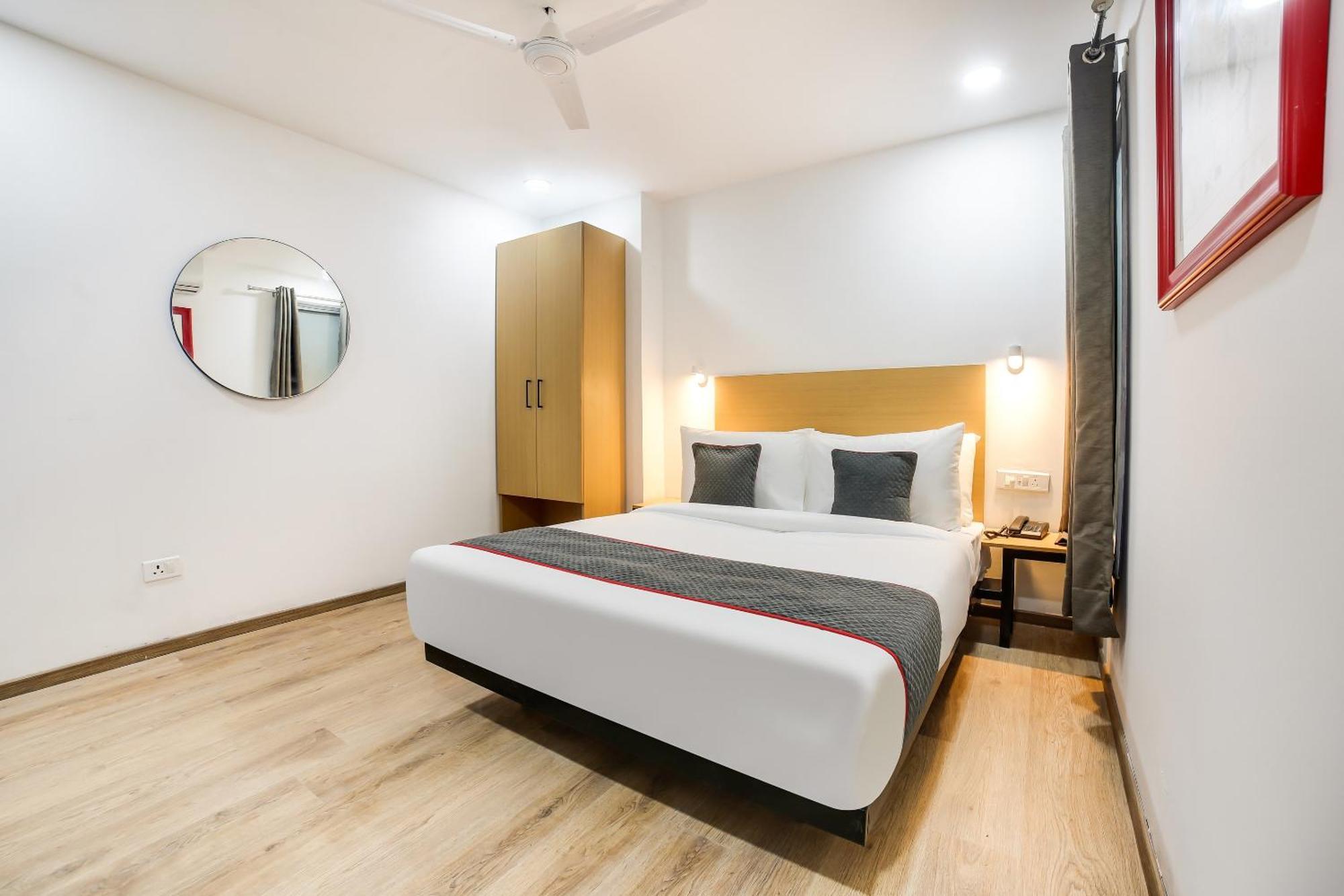 Collection O Ajanta Hotel Нью-Дели Экстерьер фото