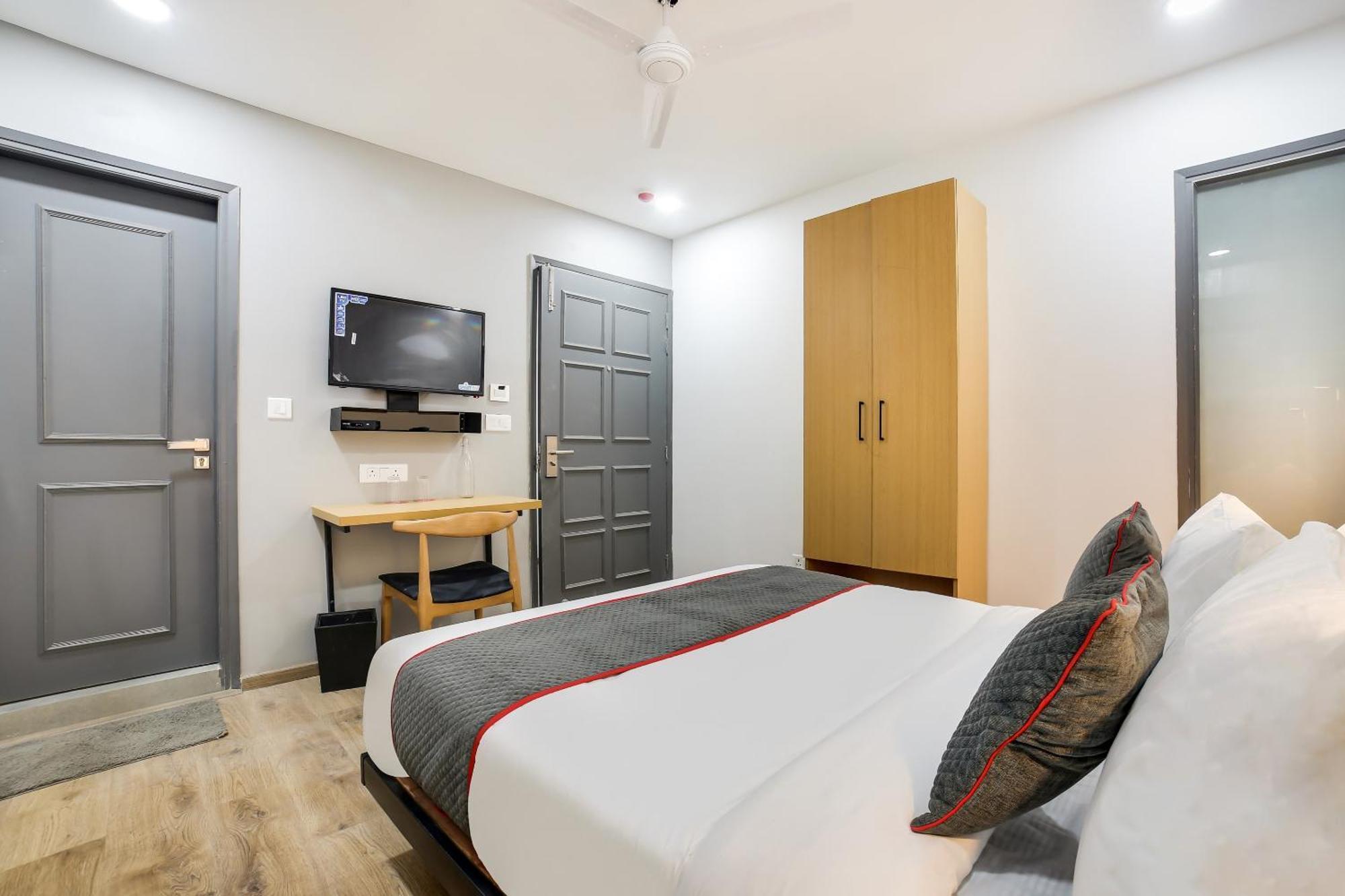 Collection O Ajanta Hotel Нью-Дели Экстерьер фото
