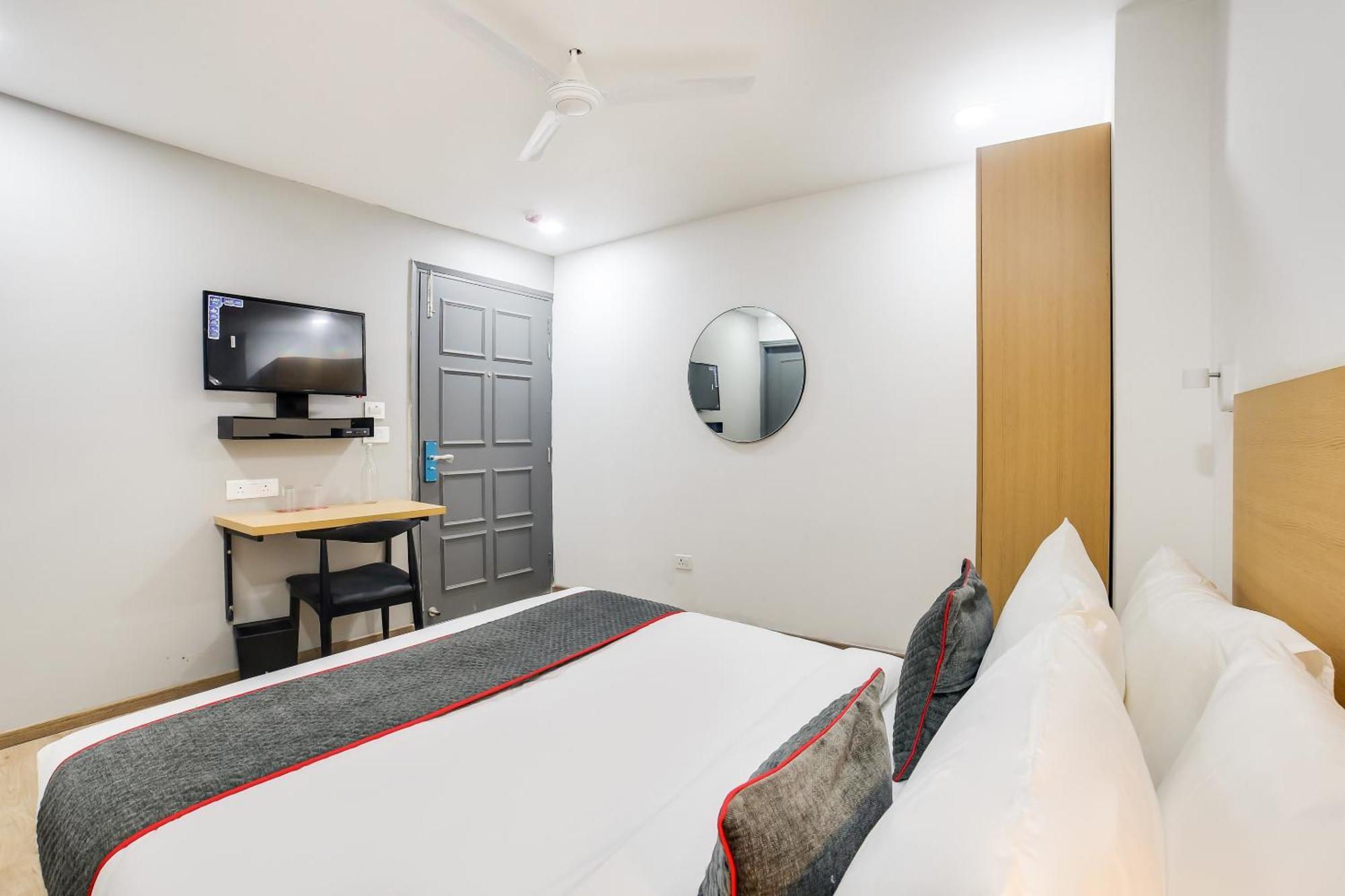 Collection O Ajanta Hotel Нью-Дели Экстерьер фото