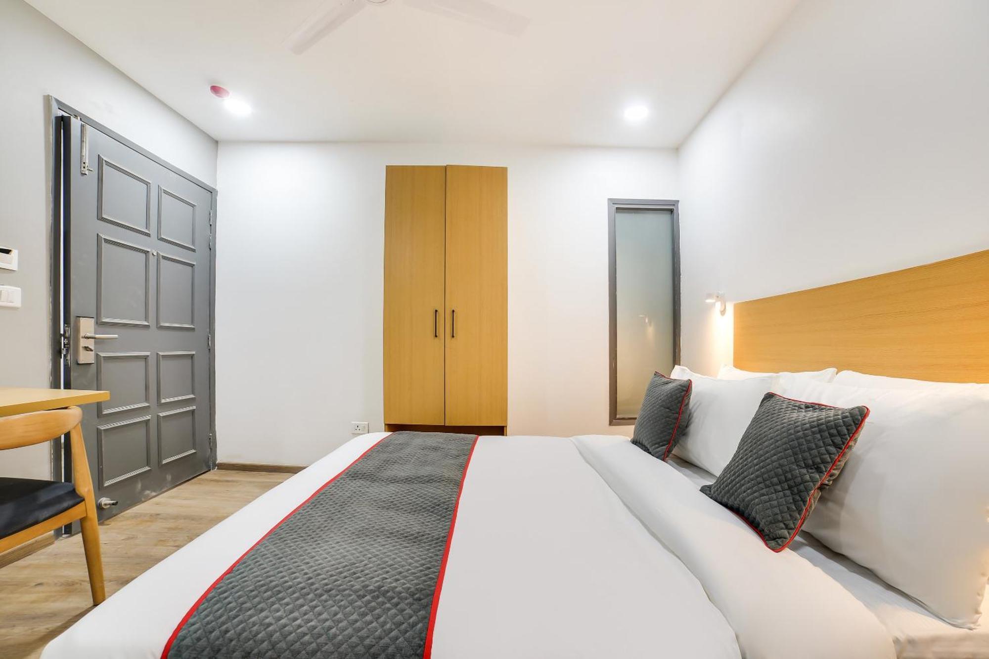 Collection O Ajanta Hotel Нью-Дели Экстерьер фото