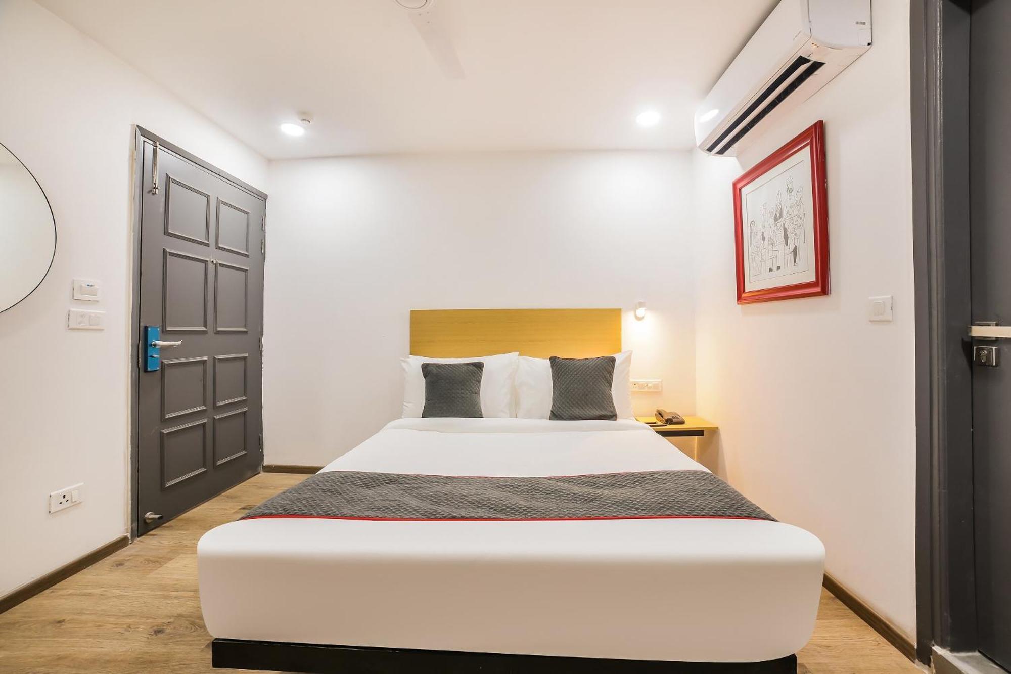 Collection O Ajanta Hotel Нью-Дели Экстерьер фото
