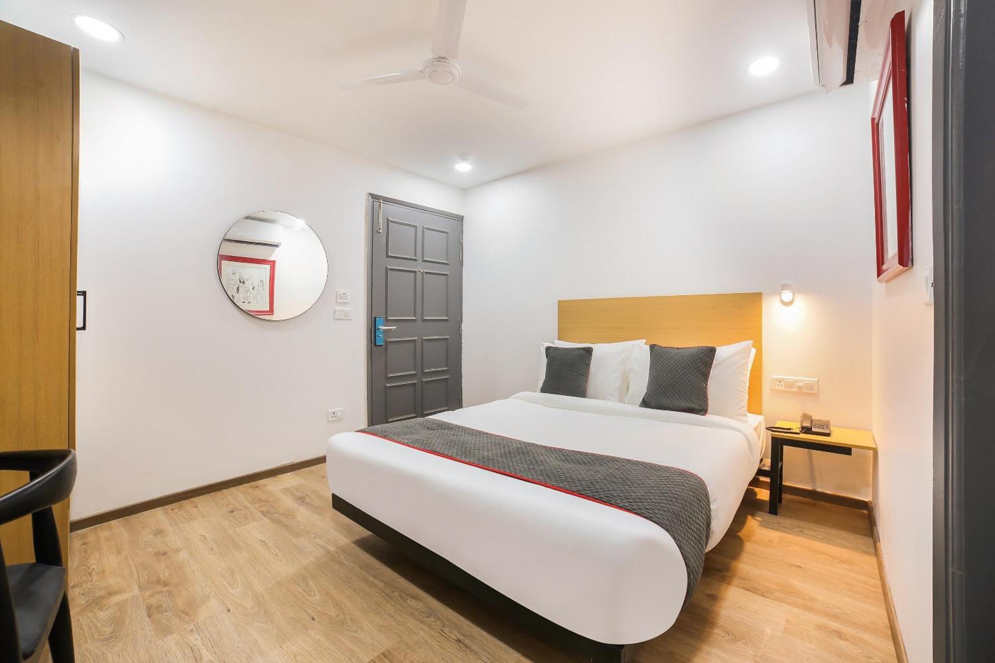 Collection O Ajanta Hotel Нью-Дели Экстерьер фото