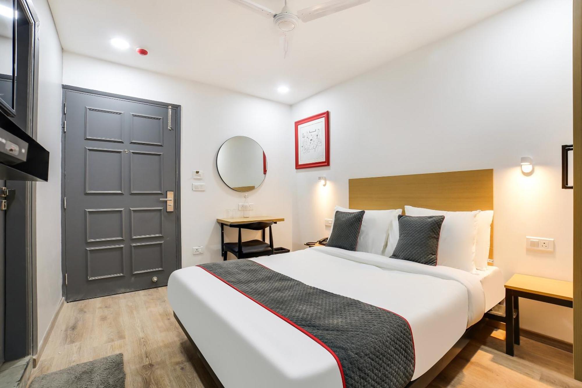 Collection O Ajanta Hotel Нью-Дели Экстерьер фото