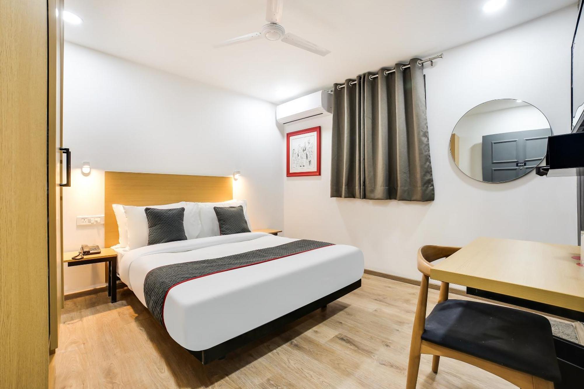 Collection O Ajanta Hotel Нью-Дели Экстерьер фото