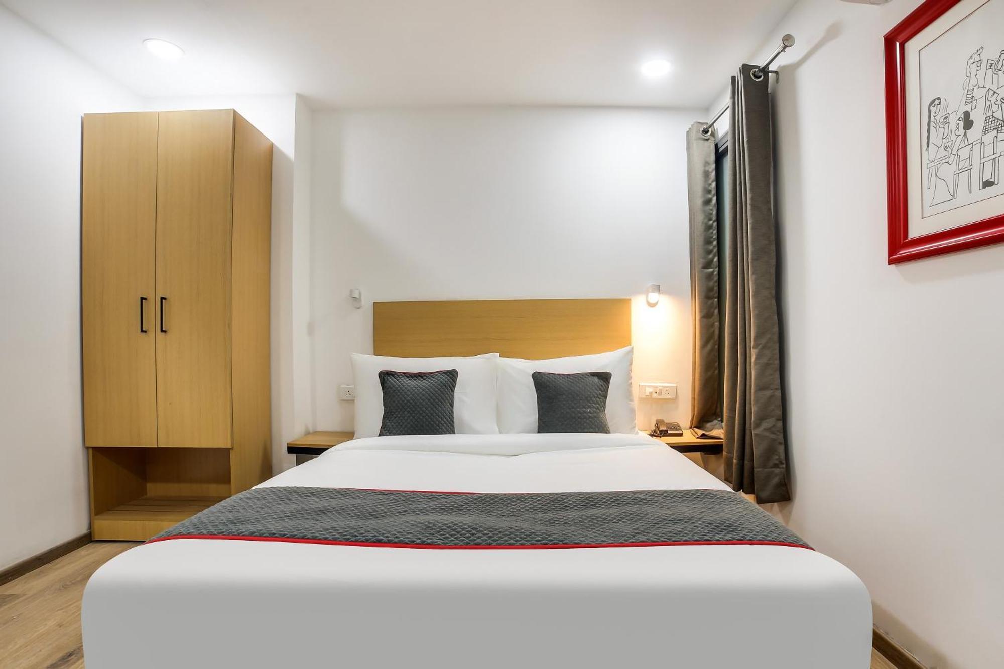 Collection O Ajanta Hotel Нью-Дели Экстерьер фото